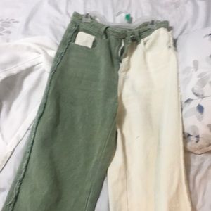 2 toned straight wide legged jeans i am 5’2 and these fit good for my short ppl